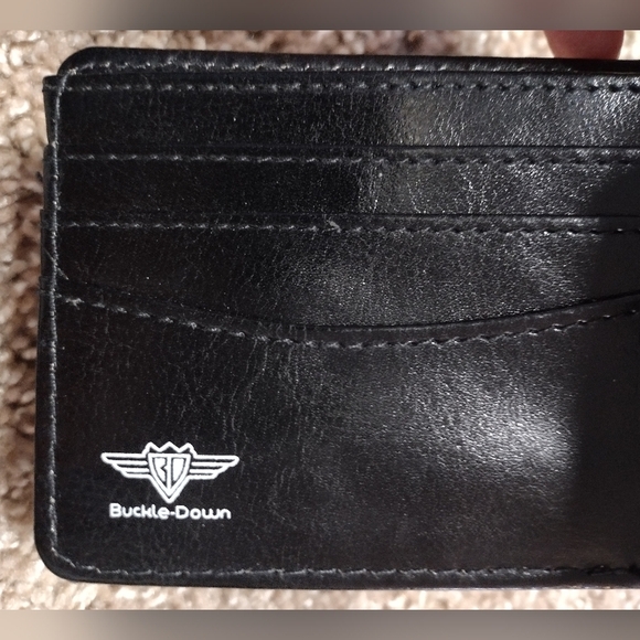 Buckle-Down Stitch Bi-fold Wallet - Picture 7 of 9